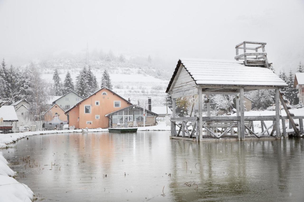 Lake House Bebic คูเปรส ภายนอก รูปภาพ