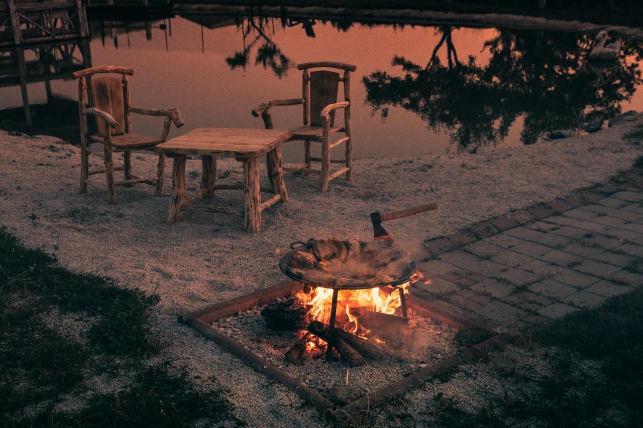 Lake House Bebic คูเปรส ภายนอก รูปภาพ